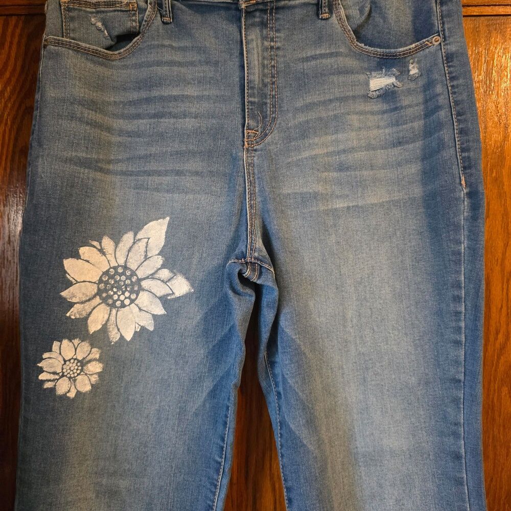 HANDCRAFTED Upcycled Denim Jeans HANDPAINTED Bell Bottoms Floral Design Size 14 - Picture 5 of 12